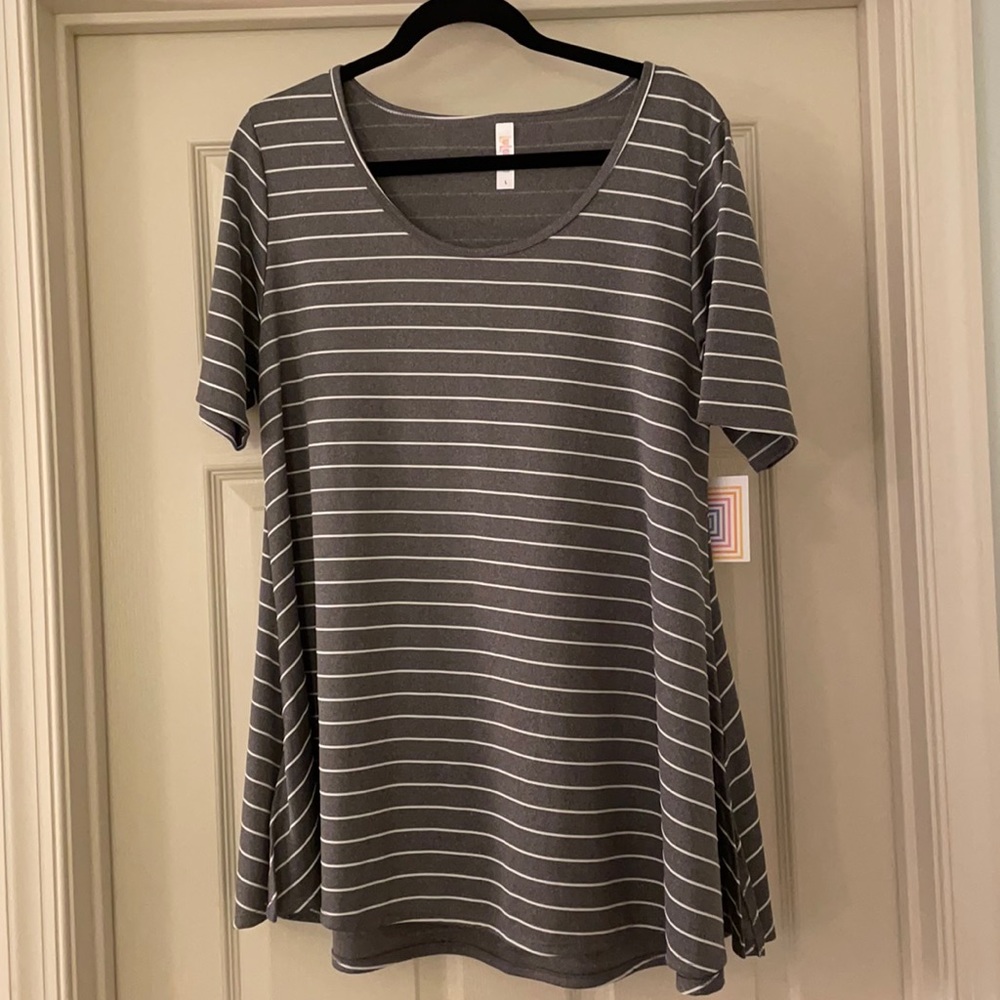 LuLaRoe Large Perfect T